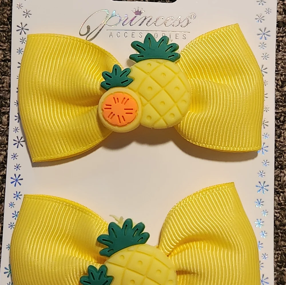 Hair Clips - Picture 3 of 4